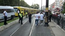 Fatih'te alkollü servis minibüsü şoförü tramvay yolunda kaza yaptı