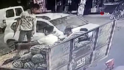 Karpuz kabak dedi, seyyar satıcı genci 7 yerinden bıçakladı