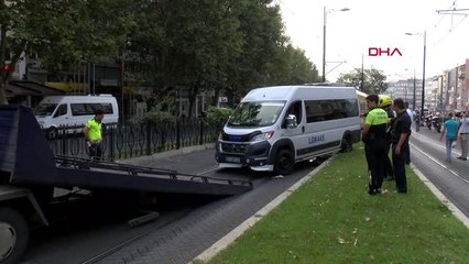 FINDIKZADE'DE MİNİBÜS TRAMVAY YOLUNA GİRDİ; SEFERLER DURDU