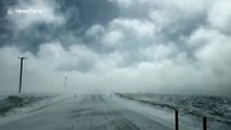 Tempête de neige en Tasmanie (Australie) filmée par un conducteur !