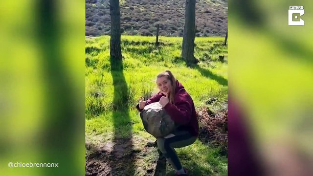 Femme la plus forte d'angleterre elle porte une voiture !