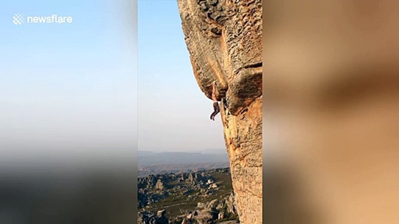 Escalade d'une montagne à mains nues sans cordages !