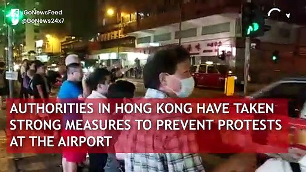 Hong Kong Demonstrators Form Massive Human Chain