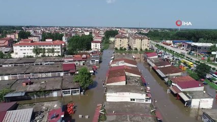 Terme sele teslim...Şehir merkezindeki dükkanlar ve evler 1 metreye kadar su altında kaldı