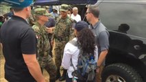 El secretario de Seguridad de EEUU visita un campamento de migrantes en Panamá