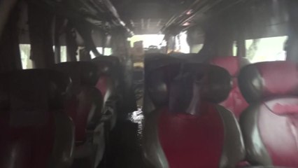 김포공항 주차장 버스에서 불...다친 사람 없어 / YTN