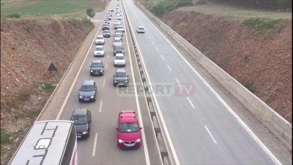 Report TV -Trafik i rënduar në Rrugën e Kombit, kosovarët zbarkojnë në bregdetin shqiptar