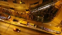 Miles de manifestantes crean una muralla humana por la democracia en Hong Kong