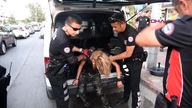 ANTALYA 5 araç ve ekip otosuna çarpan alkollü sürücü Onları öptüm