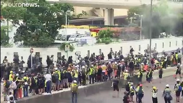 В Гонконге вновь слезоточивый газ