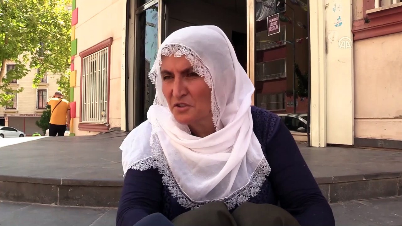 Oğlu için HDP İl Başkanlığı önünde oturma eylemi yapan anne - DİYARBAKIR