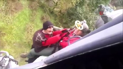 Silahlı kuvvetler personeli selde mahsur kalan vatandaşları böyle kurtardı