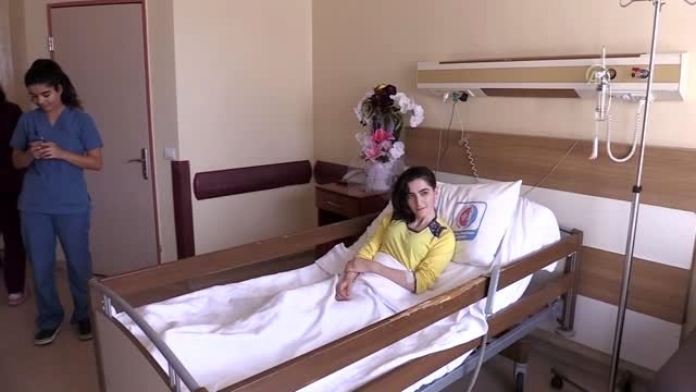Beyin kanaması geçiren genç kız, 9 saat süren ameliyatla sağlığına kavuştu