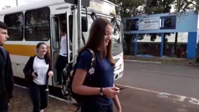 Estudantes voltam às aulas nas redes estadual e municipal