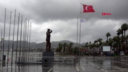 Muğla marmaris'te rüzgar ve yağmur, yaşamı olumsuz etkiliyor