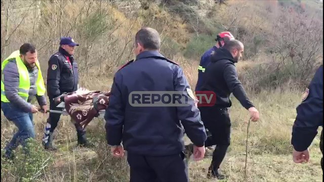Ra në lumin Gjanica, vdes shoferi, momenti kur policia dhe banorët nxjerrin trupin e viktimës