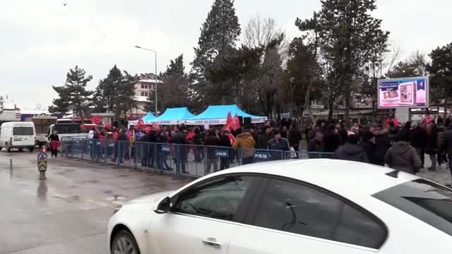 AP'de Türk bayrağı yırtan ırkçı Yunan milletvekiline tepki