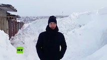 Una familia rusa cava un túnel de 7 metros para llegar hasta su garaje en Siberia por la masiva nieve que alcanzo una altura de mas de 2  metros