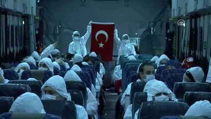 Çin'in Vuhan kentinden tahliye edilen 42 kişiyi taşıyan uçak Ankara'ya geldi (2)