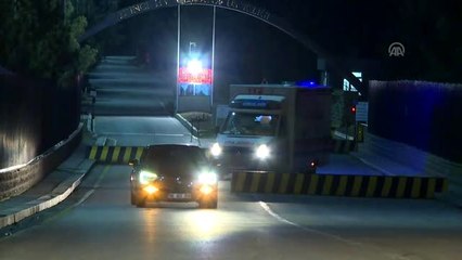 Çin'in Vuhan kentinden 42 kişinin tahliye edilmesi - Ambulansların havalimanından çıkışı