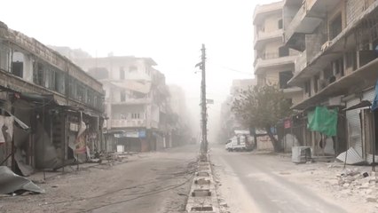 النظام يواصل قصف ريفي إدلب وحلب ويجبر الآلاف على النزوح