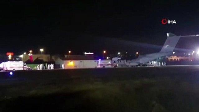 Milli Savunma Bakanlığı tarafından 16 bin kilometre yol katederek 32 saatlik bir operasyonla Çin’in Vuhan kentinden Türk ve dost ülke vatandaşlarını tahliye eden TSK’ya ait Koca Yusuf uçağının inişine dair görüntüleri paylaşıldı