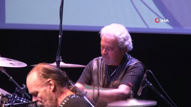 Barış Manço ölüm yıl dönümünde Kadıköy'de şarkılarıyla anıldı