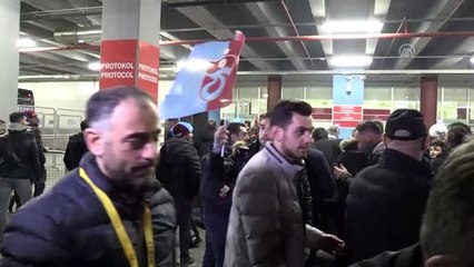 Trabzonspor taraftarları, Fenerbahçe galibiyetini kutladı