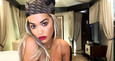 Ünlü İngiliz şarkıcı Rita Ora'dan magazin dergisi için cesur poz!
