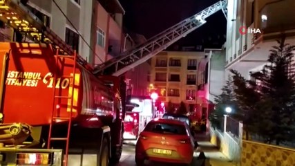 Yangında mahsur kalan kedi yavrularını önce kurtardı sonra elleriyle yıkadı