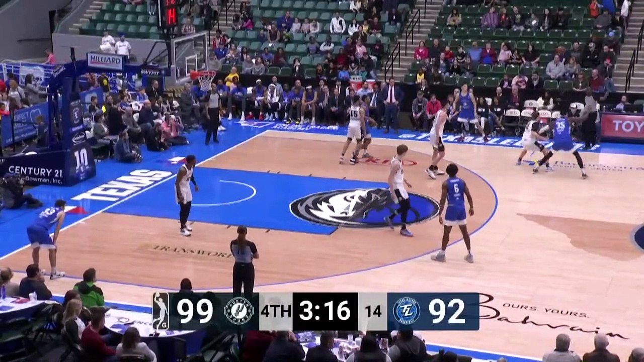 Cameron Payne with the And-1!
