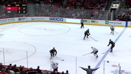 Antti Raanta robs Brandon Saad with scorpion save