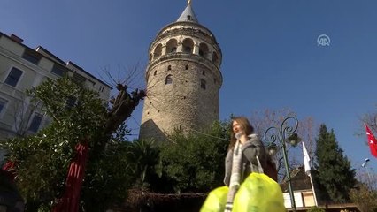 "Sarı poşetli kız" poşetini ihtiyaç sahipleri için de doldurmak istiyor (2)