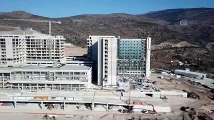 İzmir'in "sağlık üssü"nde binalar yükseliyor