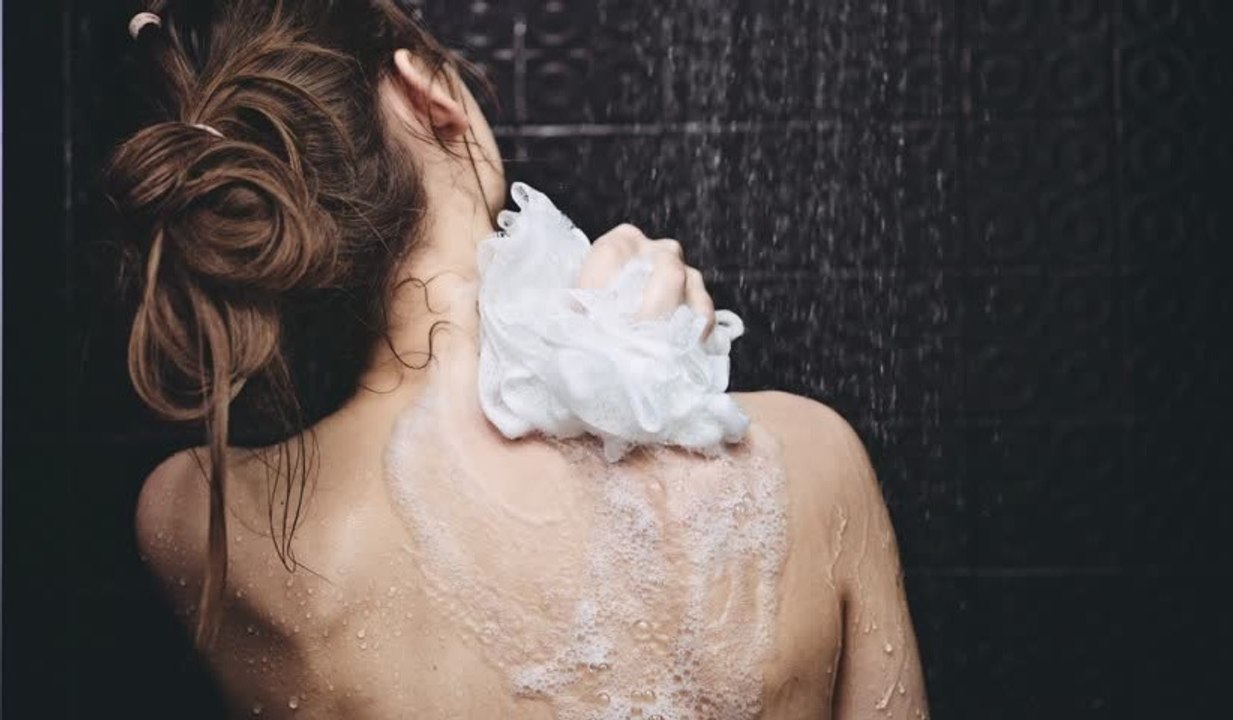 Des experts révèlent le nombre de douches nécessaires par semaine. Vous allez être choqué…