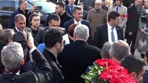 İzmir-akşener, şehit fethi sekin'in anıtına çelenk bıraktı