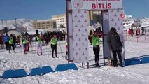 Bitlis’te 22 ilden 300 kayakçı kıyasıya yarışıyor
