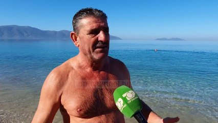 Video herunterladen: Noti në dimër/ Dy ish futbollistët sfidojnë temperaturat e ulëta në brigjet e Jonit