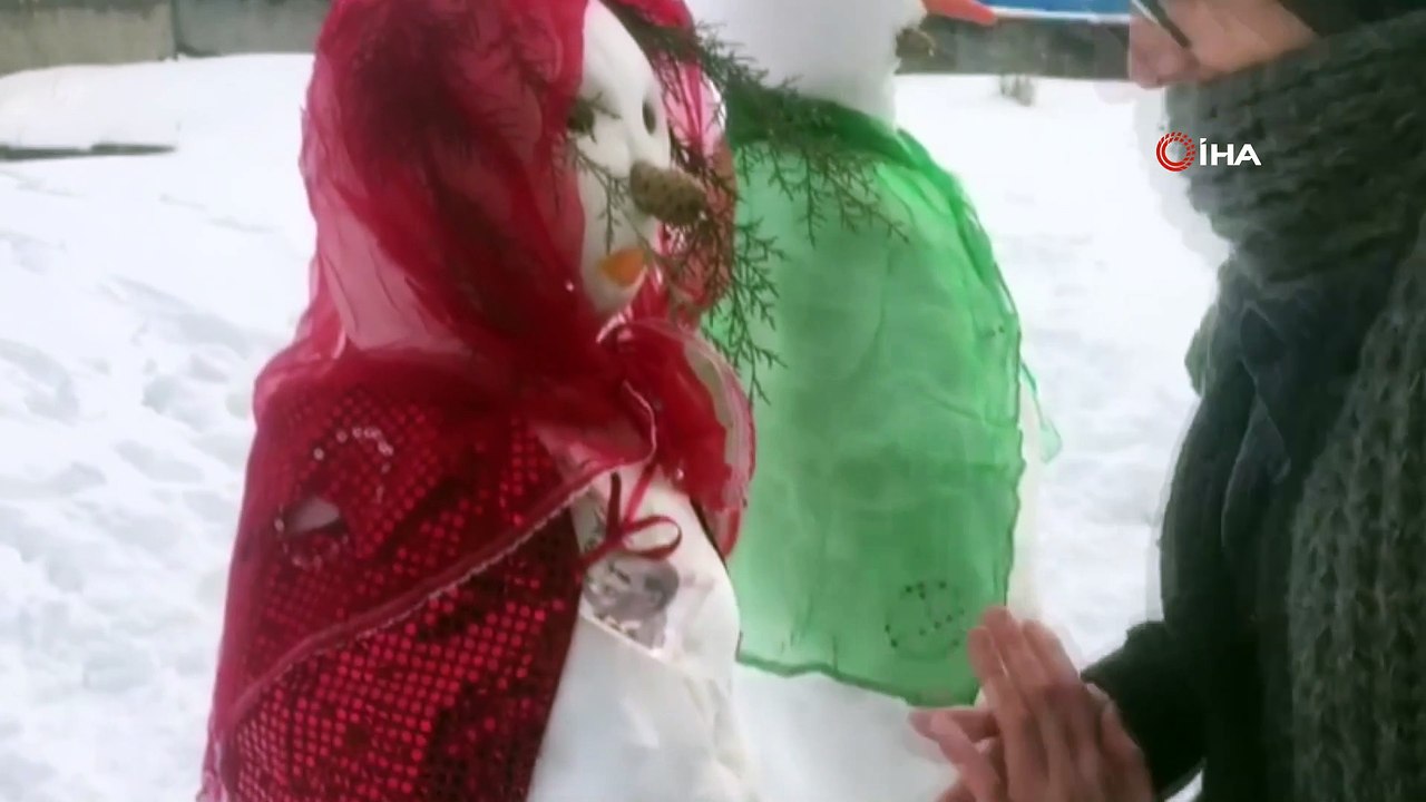 Yozgat’ta kardan gelin ve damat yapıp takı taktılar