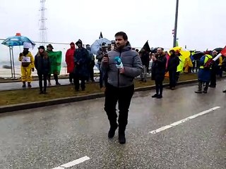 Un homme consteste l'action d'Extinction Rébellion