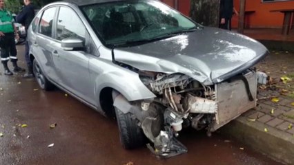 Carros se envolvem em acidente no centro de Cascavel