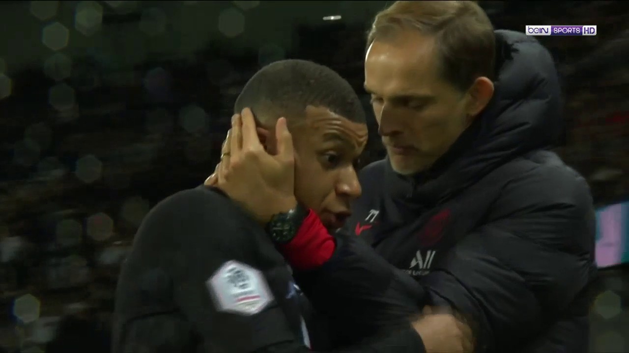 PSG's Mbappe Reacts Negatively to Being Subbed