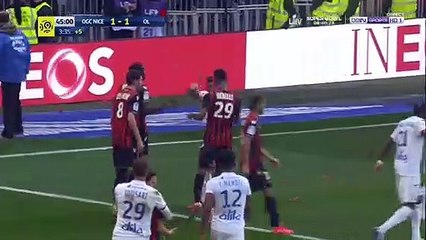 Carton rouge stupide pour Adam Ounas vs Lyon