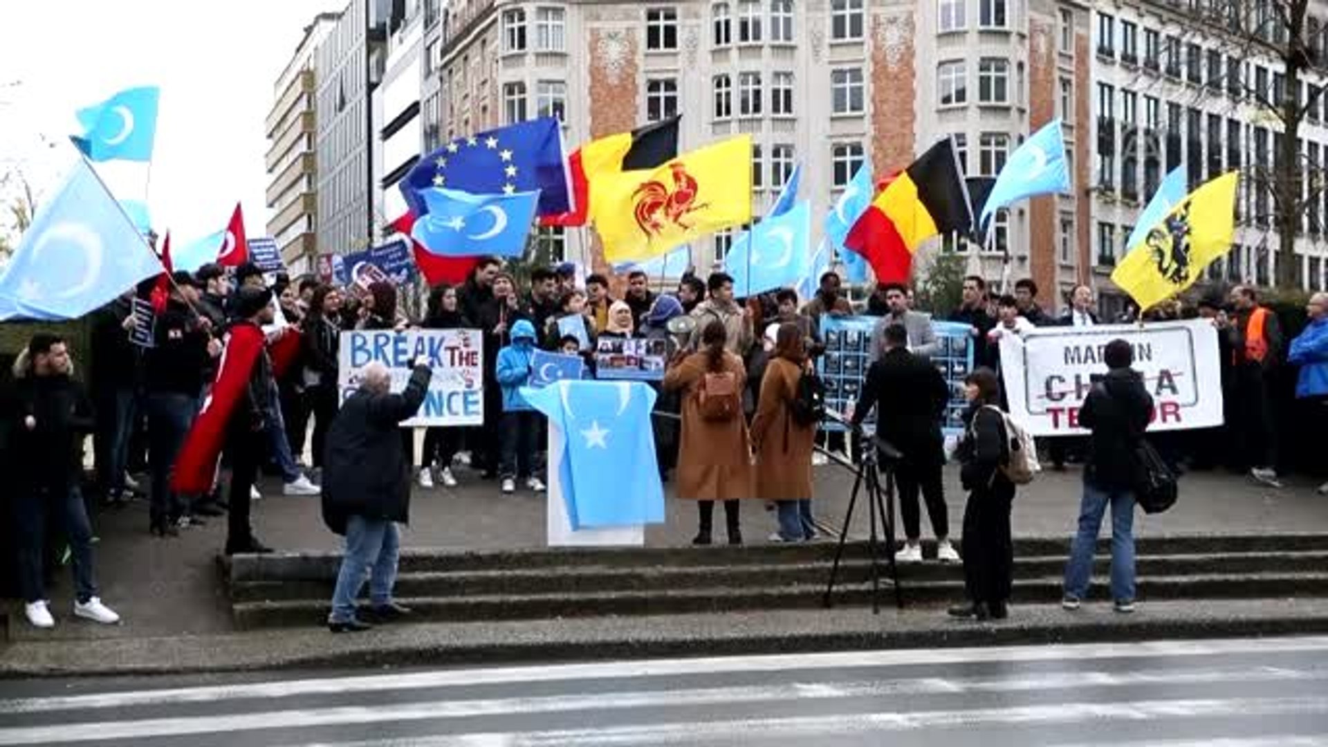 Uygur Türkleri, Çin&#39;i protesto etti - Dailymotion Video