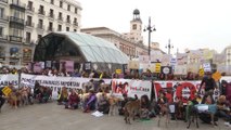 Miles de personas se manifiestan en España por los perros de caza