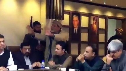 Mill Owner Begs In Front Of Governor Punjab