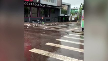 Vídeo mostra sujeira na Rua Pio XII, esquina com a Rua Paraná