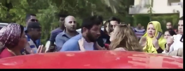 الستات لما تخبط العربية . عمرهم ما كانوا غلطانين.  شوف هنا الزاهد عملت اية فى حسن الرداد 