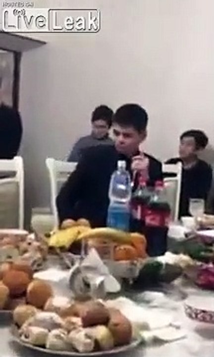 Mieux que du beatbox, il chante une musique de film !