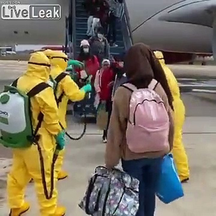 Coronavirus - Désinfectés en descendant de l'avion !